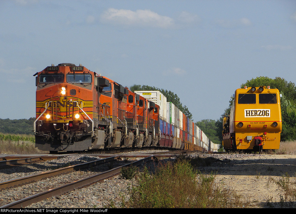 BNSF 4121